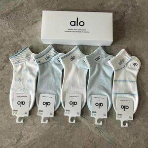 A40- ALO Yoga Women's Sky & Ivory Logo Ankle Socks 5-Pair Box Set - NWT